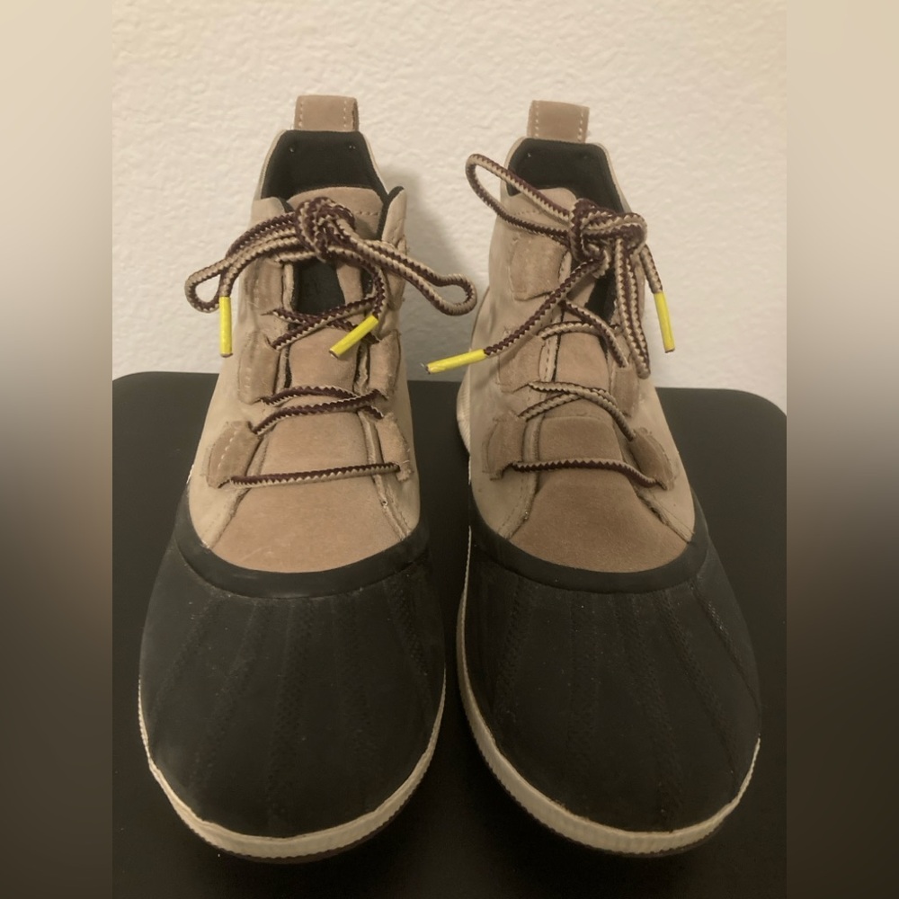 Sorel Beige and Black Ankle Boots. Size 9. Waterproof. Out and About c